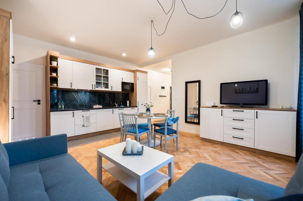 Old Town Eclectic Apartment For 6 People Варшава Экстерьер фото