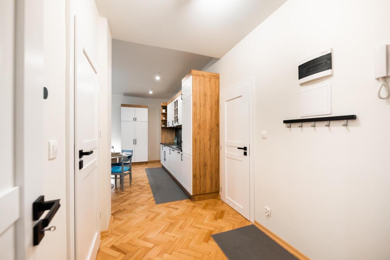 Old Town Eclectic Apartment For 6 People Варшава Экстерьер фото